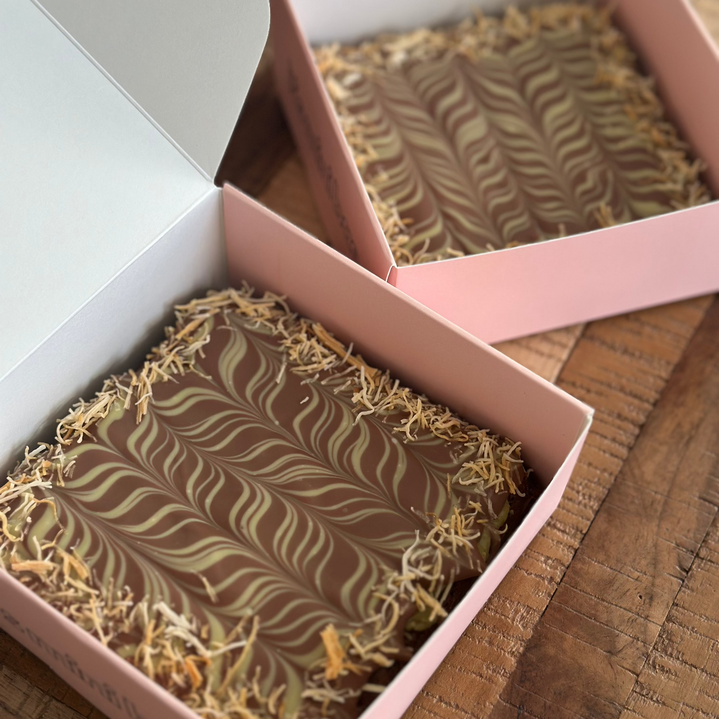 kunafa pistachio (dubai chocolate) mini bae